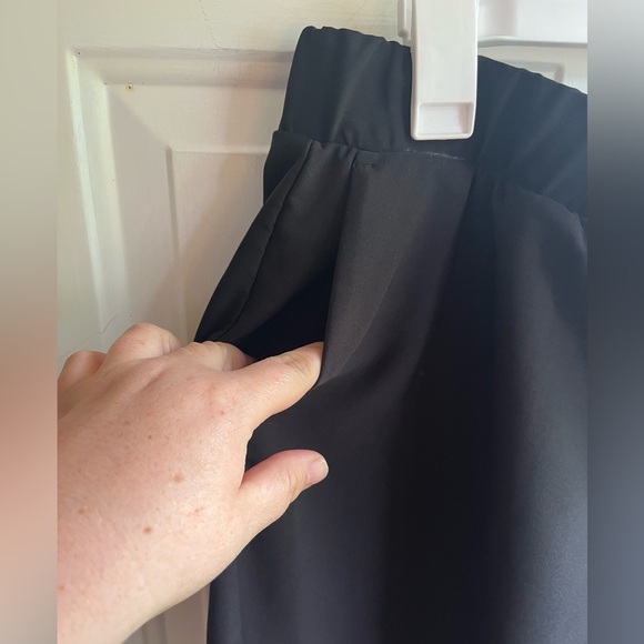 Torrid Womens Plus Size Black Pull-On Hi-Rise Relaxed Taper Pant 2X Short - Picture 6 of 7